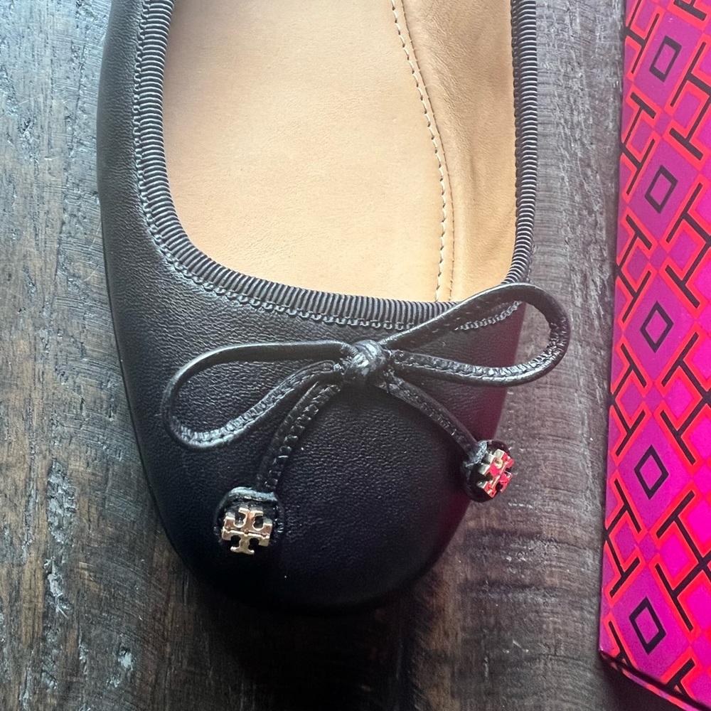 Tory Burch Ballet Flats. NWT. Never worn, size 10